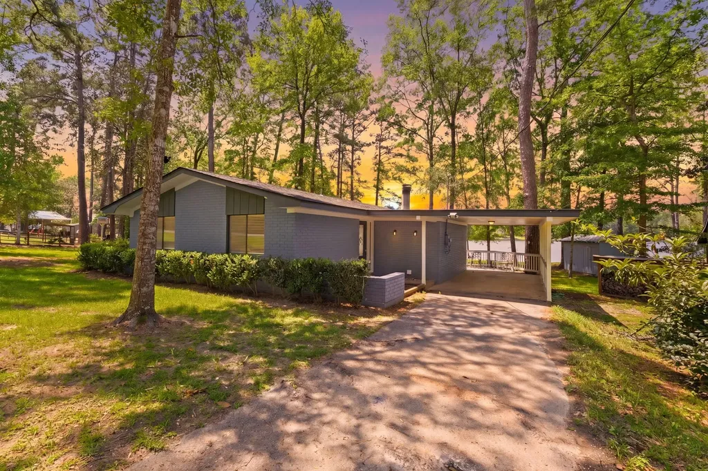 439 N Sherwood Forest Drive Woodville TX 75979