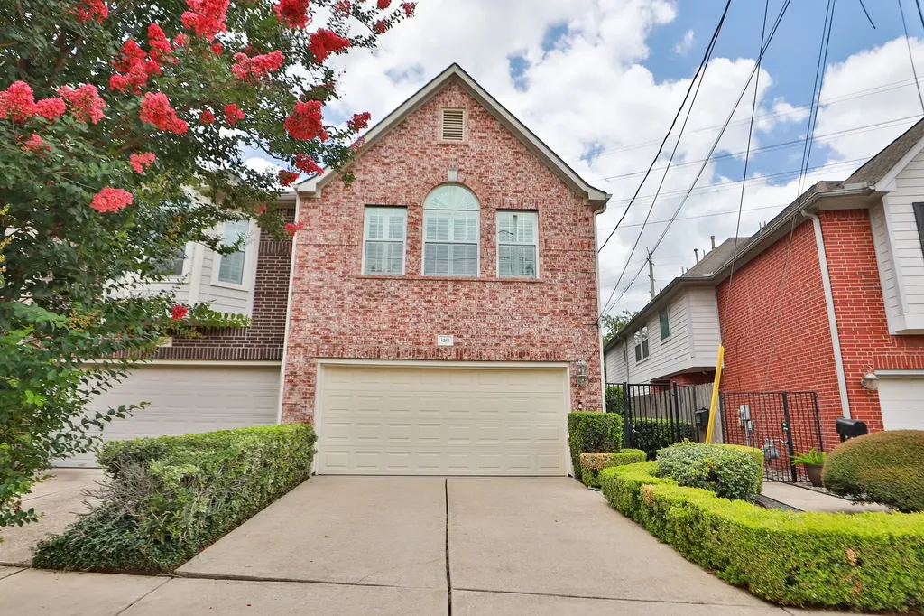 4256 Childress Street Houston TX 77005