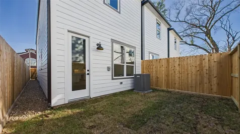 5032 Creekmont Drive Houston TX 77091