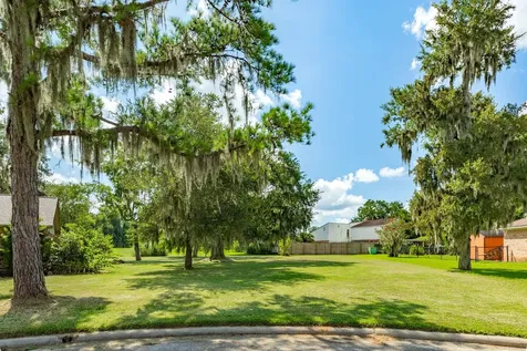 13 Seminole Lane West Columbia TX 77486