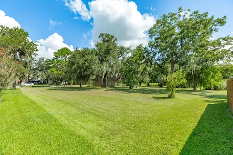 13 Seminole Lane West Columbia TX 77486