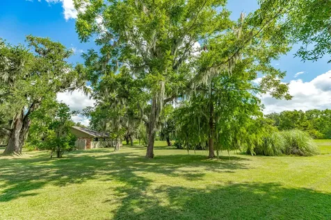 13 Seminole Lane West Columbia TX 77486