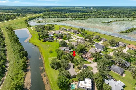 13 Seminole Lane West Columbia TX 77486
