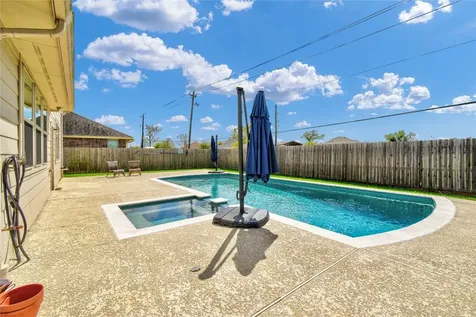 707 Burr Oak Richwood TX 77531