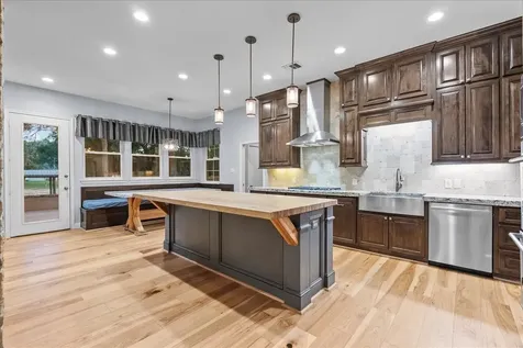 713 Bayou Crest Drive Dickinson TX 77539