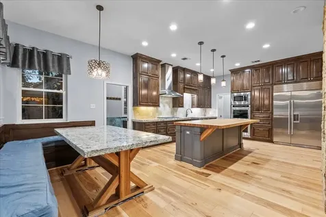 713 Bayou Crest Drive Dickinson TX 77539