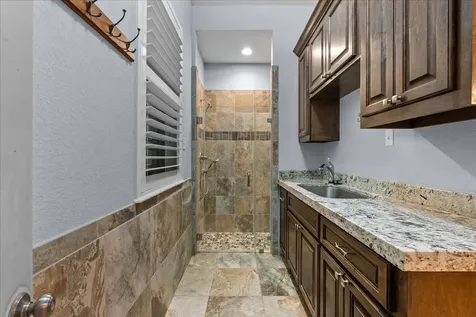 713 Bayou Crest Drive Dickinson TX 77539