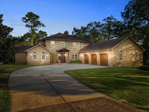 713 Bayou Crest Drive Dickinson TX 77539