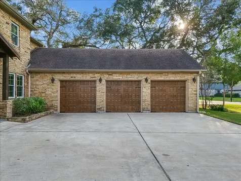 713 Bayou Crest Drive Dickinson TX 77539