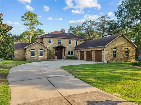 713 Bayou Crest Drive Dickinson TX 77539
