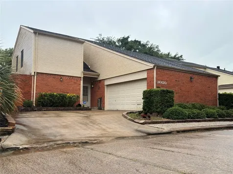 16610 Bentshire Way Houston TX 77058
