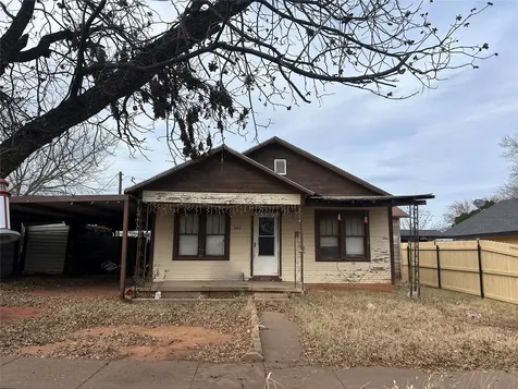 505 3rd Street NE Childress TX 79201