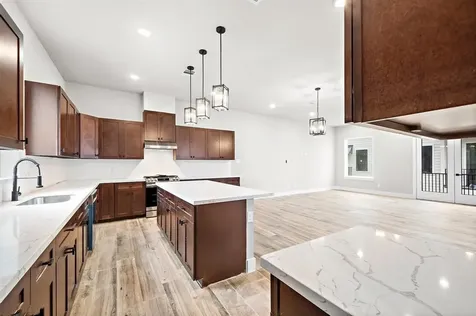 228 W 28th Street Houston TX 77008