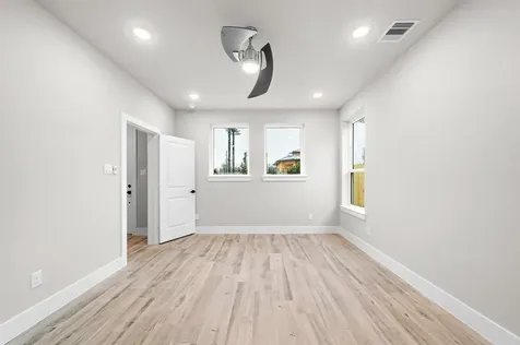 228 W 28th Street Houston TX 77008
