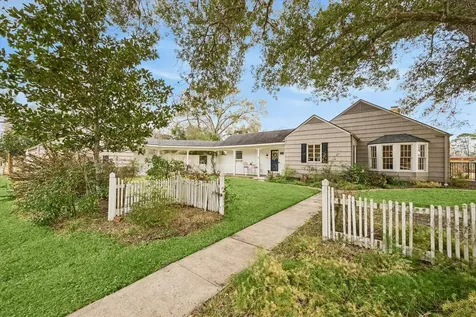 302 E Jackson Street West Columbia TX 77486
