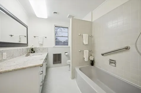 302 E Jackson Street West Columbia TX 77486