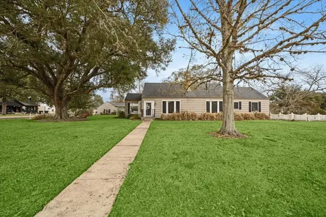 302 E Jackson Street West Columbia TX 77486