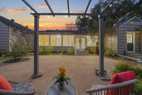 302 E Jackson Street West Columbia TX 77486