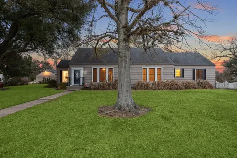 302 E Jackson Street West Columbia TX 77486