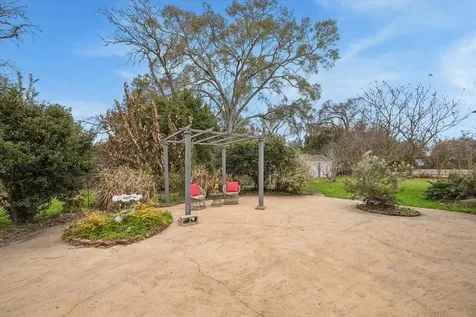 302 E Jackson Street West Columbia TX 77486