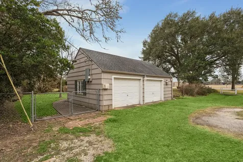 302 E Jackson Street West Columbia TX 77486