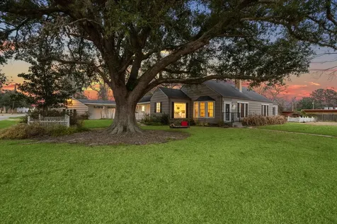 302 E Jackson Street West Columbia TX 77486
