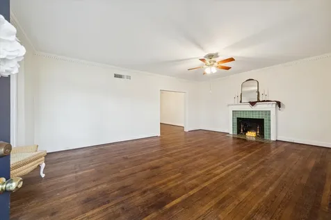302 E Jackson Street West Columbia TX 77486