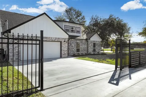 2950 Gulf Street Beaumont TX 77703