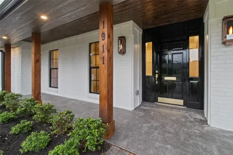 1911 Briarmead Drive Houston TX 77057