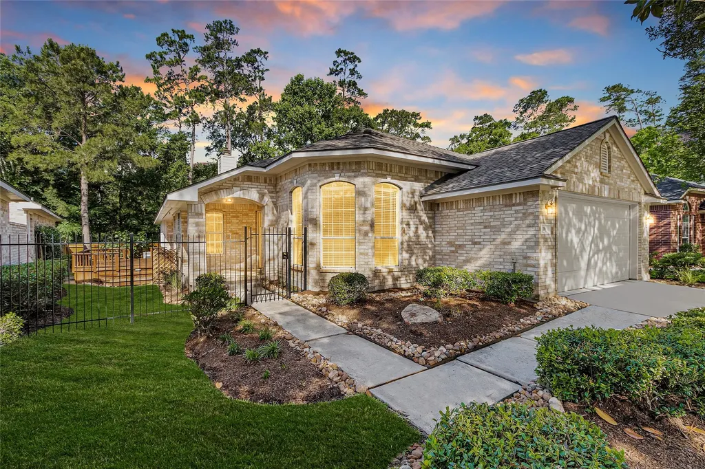 10 W Foxbriar Forest Circle The Woodlands TX 77382