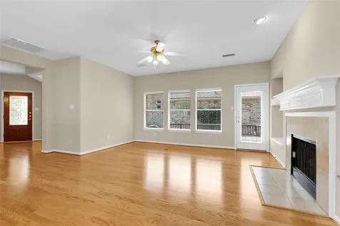 10 W Foxbriar Forest Circle The Woodlands TX 77382