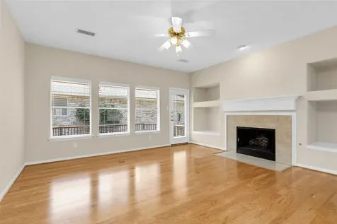 10 W Foxbriar Forest Circle The Woodlands TX 77382