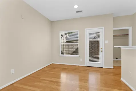 10 W Foxbriar Forest Circle The Woodlands TX 77382