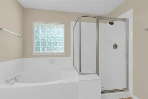 10 W Foxbriar Forest Circle The Woodlands TX 77382