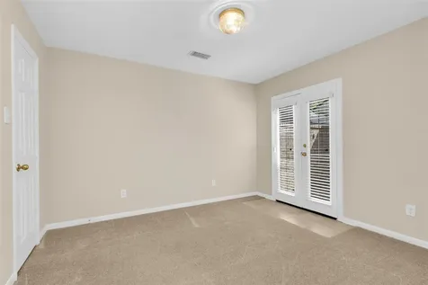 10 W Foxbriar Forest Circle The Woodlands TX 77382
