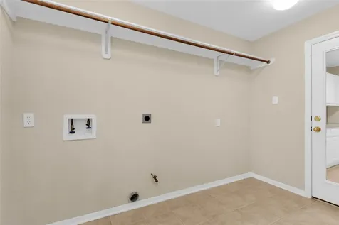 10 W Foxbriar Forest Circle The Woodlands TX 77382