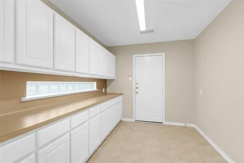 10 W Foxbriar Forest Circle The Woodlands TX 77382
