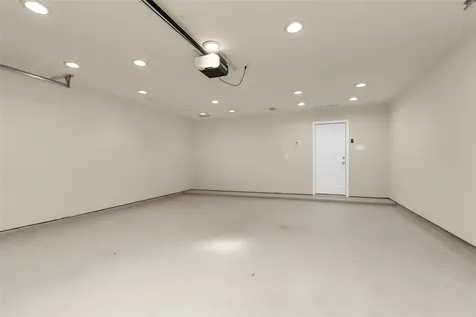 10 W Foxbriar Forest Circle The Woodlands TX 77382