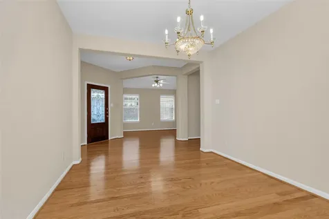10 W Foxbriar Forest Circle The Woodlands TX 77382