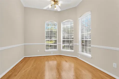 10 W Foxbriar Forest Circle The Woodlands TX 77382