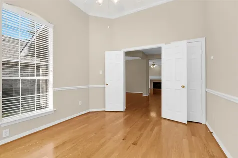 10 W Foxbriar Forest Circle The Woodlands TX 77382