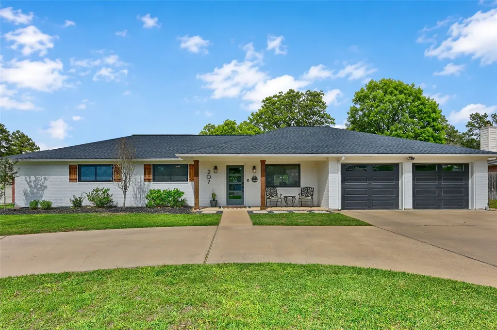 207 Briar Ridge Drive Bellville TX 77418