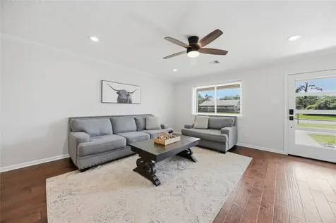 207 Briar Ridge Drive Bellville TX 77418