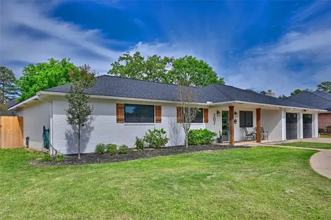 207 Briar Ridge Drive Bellville TX 77418