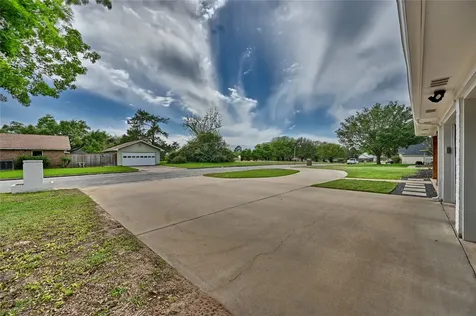 207 Briar Ridge Drive Bellville TX 77418