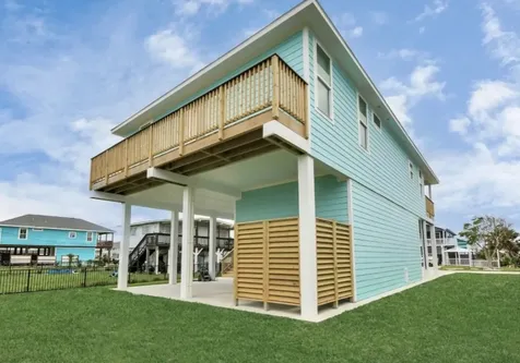22814 Camino Street Galveston TX 77554