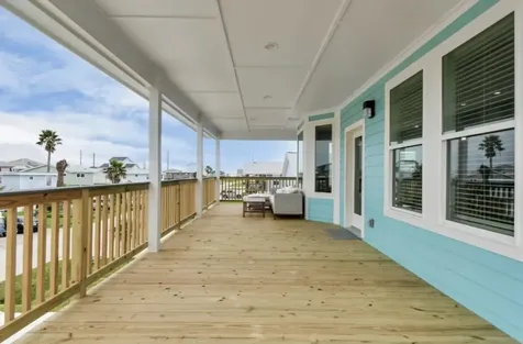 22814 Camino Street Galveston TX 77554