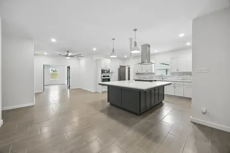 711 W Sidnor Street Alvin TX 77511