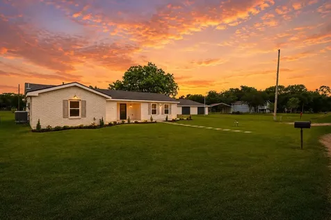 1510 Avenue K Danbury TX 77534
