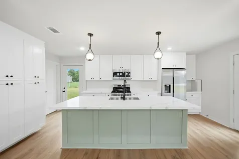 1510 Avenue K Danbury TX 77534